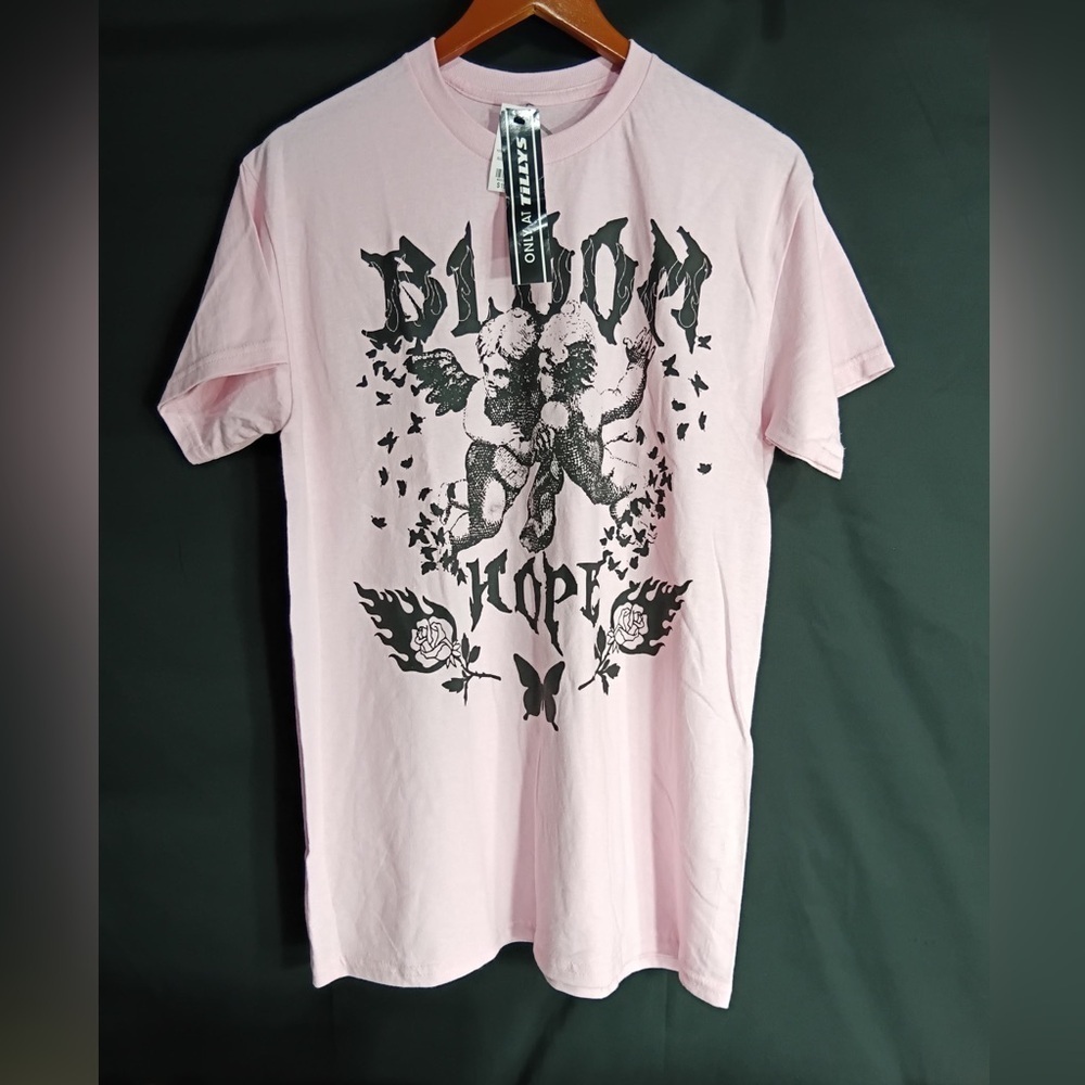 Tilly’s Pink Graphic T-Shirt brand new w tags size M